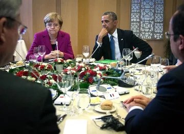 Обама, Меркел и Камерън обсъдиха нови санкции срещу Русия