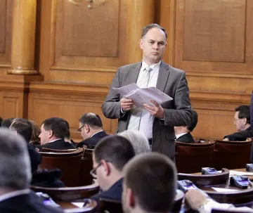 Нов проект: Изплащат големите влогове за 6 месеца