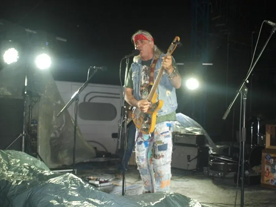 Рок фестивал край реката