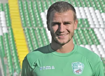 Венци Христов остава футболист на Берое