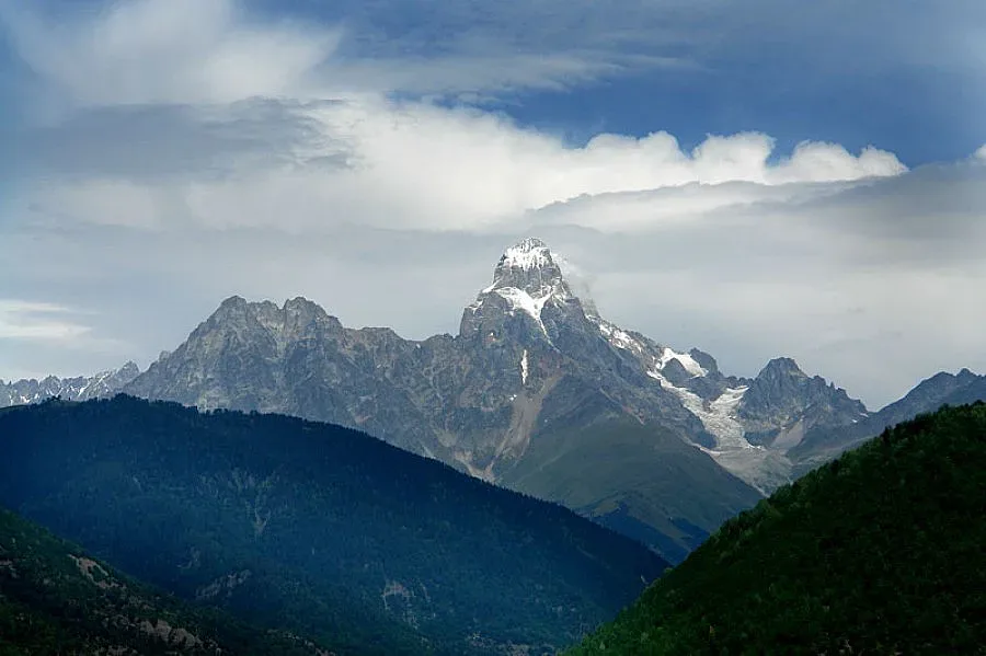 Буря спря наши алпинисти в Кавказ