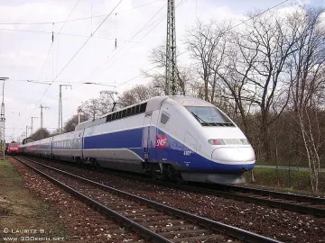 Сблъсък на 2 влака във Франция, най-малко 25 ранени