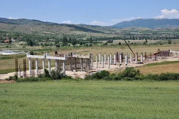 Село на бунт заради тирове и бързи коли