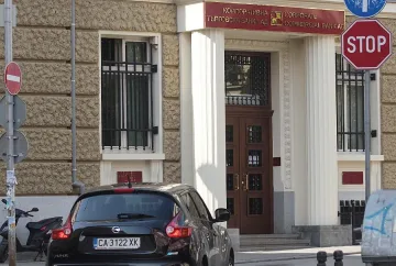 500 лв. глоба за французина, палил гуми пред КТБ