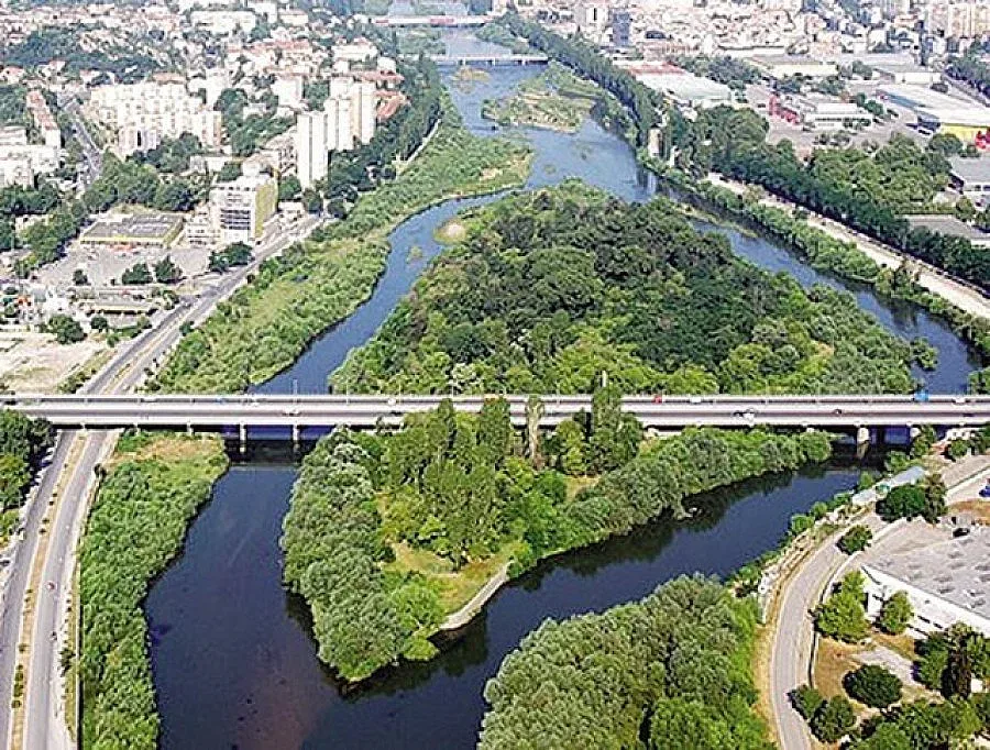 Адвокат на Елизабет II с дял от частния остров