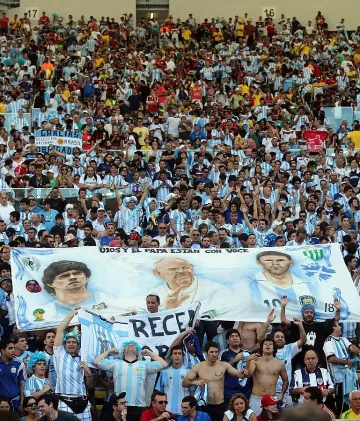 Уредиха папата с №11 в Аржентина