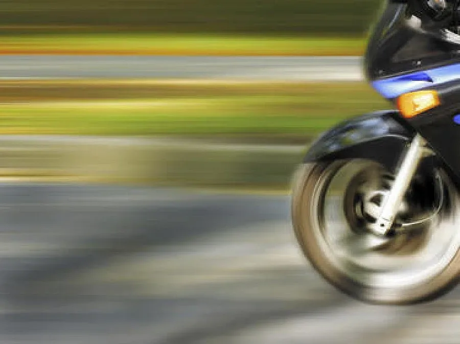 Моторист загина при челен сблъсък с кола край Пловдив