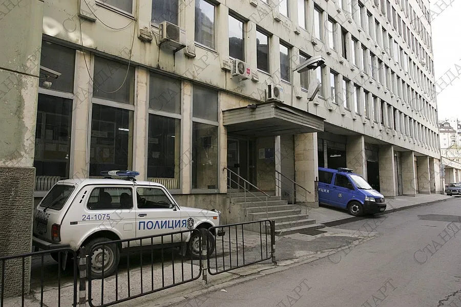 Сигнал за срутена стена вдигна на крак СДВР