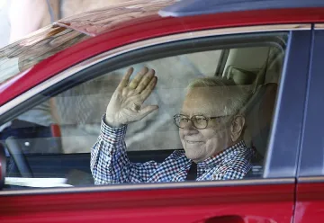 Бъфет дари над $ 2 млрд. на Бил Гейтс