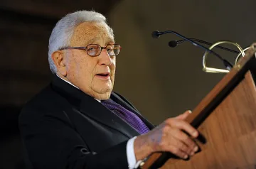 Кисинджър с операция на сърцето