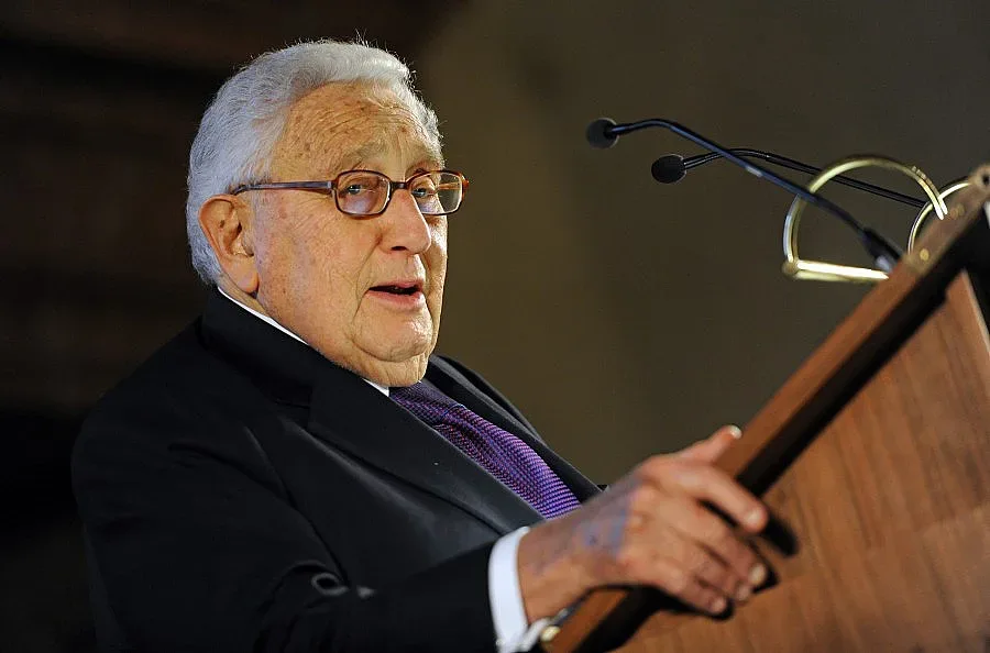 Кисинджър с операция на сърцето