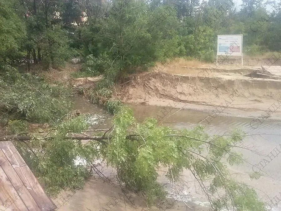 Потоп в Приморско, блокирани са пътища (ОБЗОР)