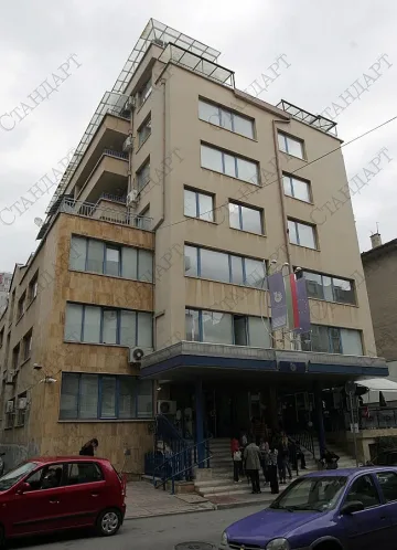 Кабинетът гледа парите на касата