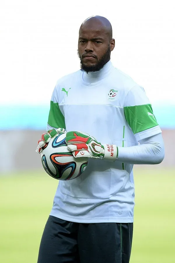 Мболи подписва в Америка