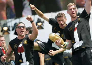 Песни и вурстове за шампионите (ОБЗОР)