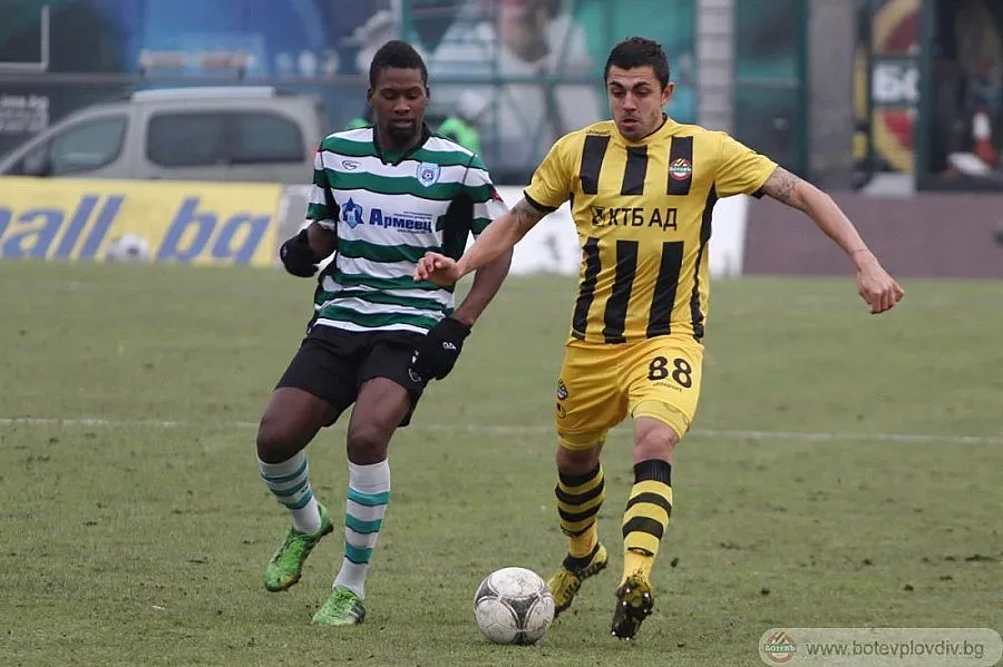 Сърмов официално напусна Ботев Пд