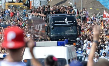 Половин милион празнуват с немските национали в Берлин  