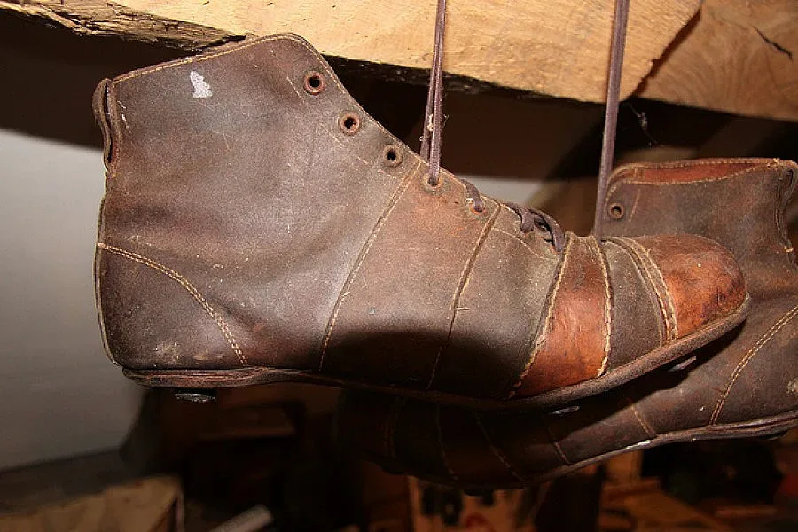 Измама в нета пробута стари ботуши вместо маркови обувки