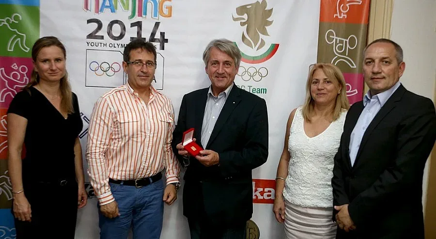 Златна значка на БОК за шефа на Международния съюз по модерен петобой