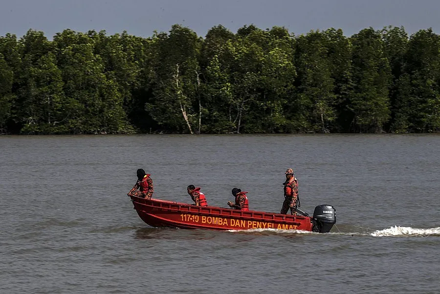 Лодка с имигранти потъна край Малайзия, има загинали