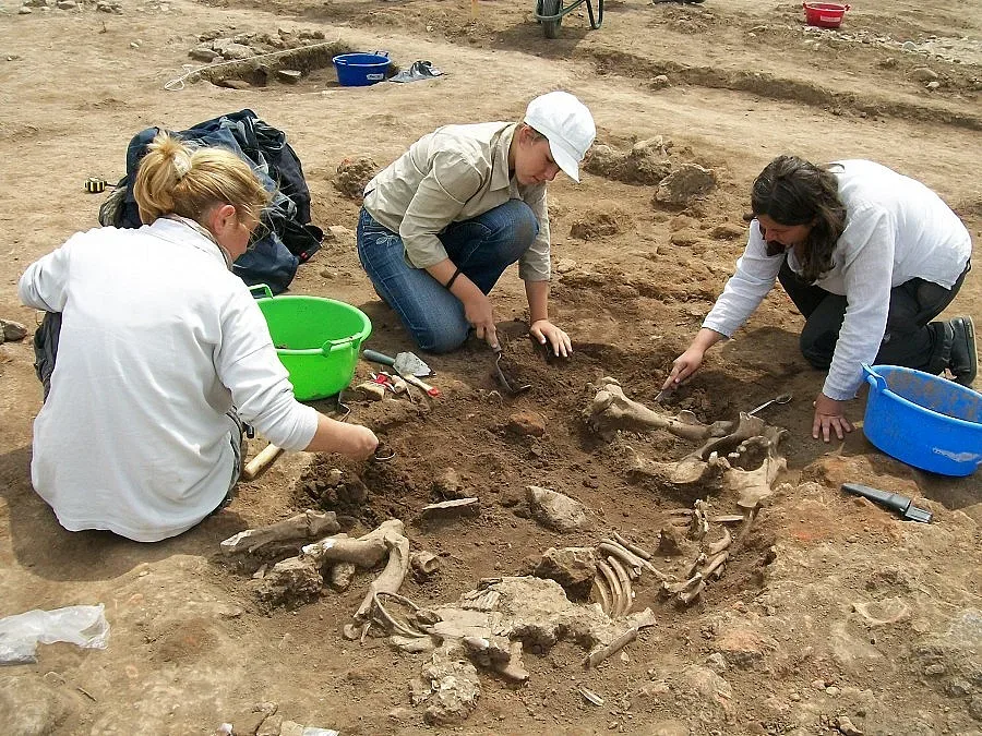 Магистрала похлупва слънчево село на 8000 г.