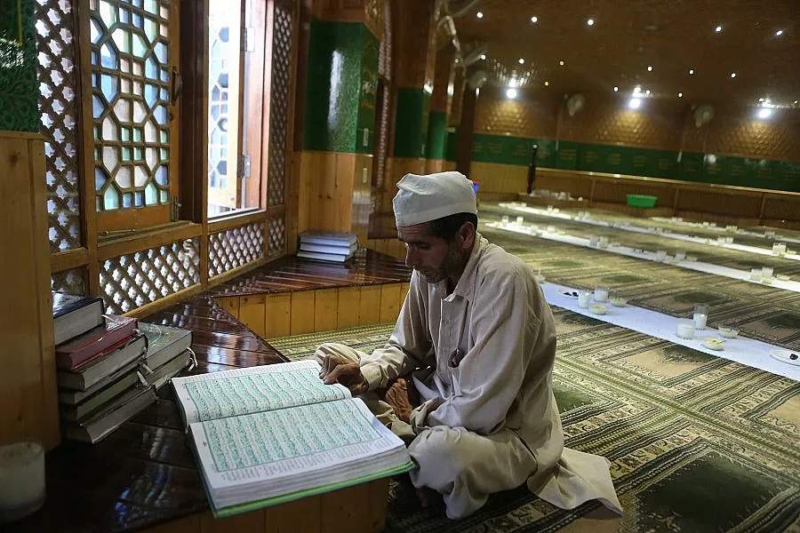 Ако момче и момиче спят заедно, вече имат брак в Индия 