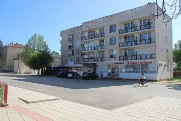 В Лехчево тръпнат от стрелбата в центъра