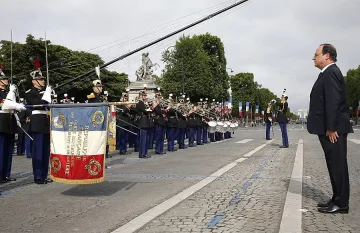 Франция отбелязва Деня на Бастилията