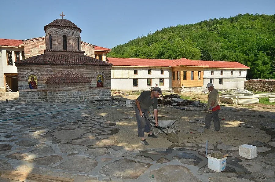 Анонимни дарители от София изградиха нова църква в Лопушанския манастир