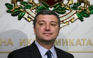 Стойнев прави червен маратон