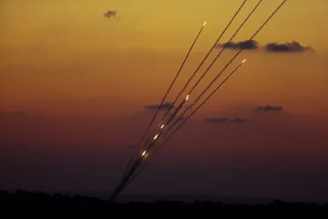 Хиляди бягат от северна Газа