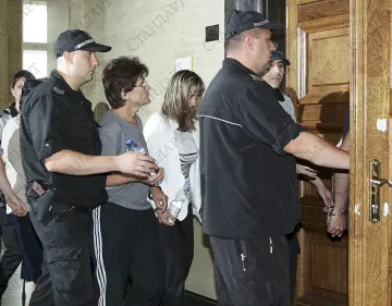 Пуснаха двама от четиримата задържани за източването на КТБ