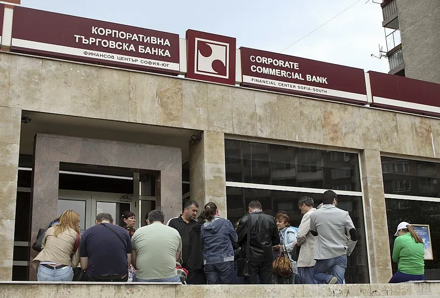 Четирима са задържани за липсващите суми в КТБ