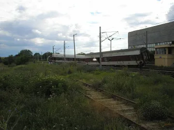 Бърз влак дерайлира край Калояновец (ОБЗОР)