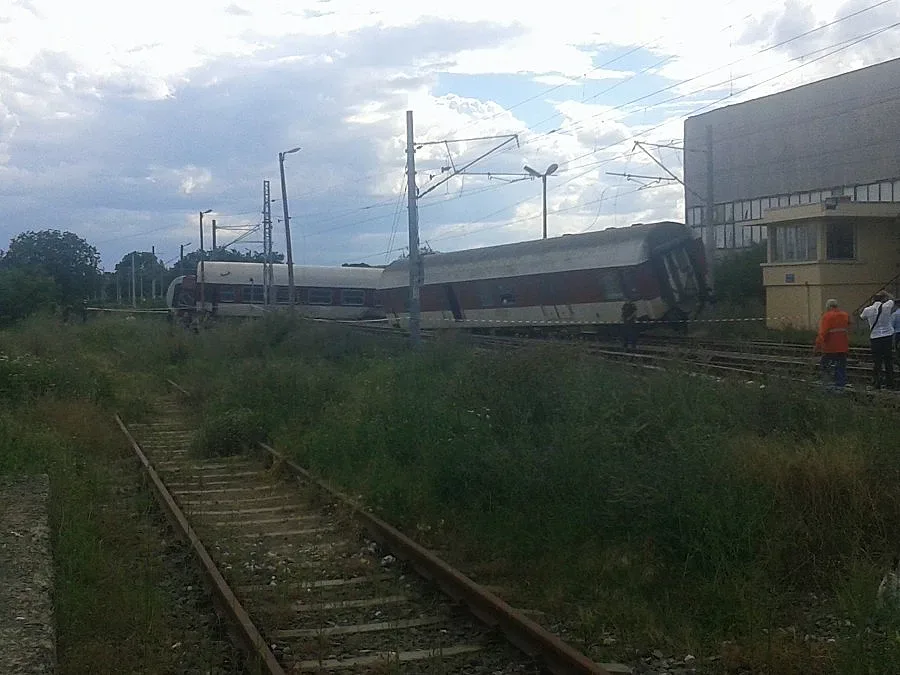 Човешка грешка вероятно е причинила трагедията с влака