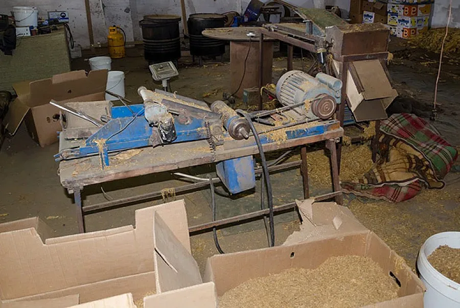 Разбиха нелегална фабрика за тютюн