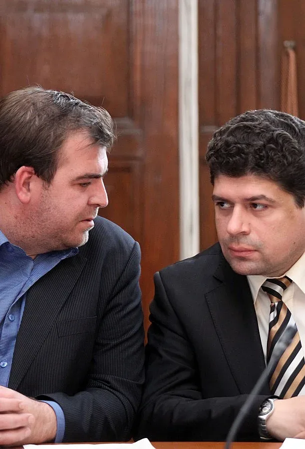 ОБЗОР: Шефовете на "Земеделие" без кола и кабинети