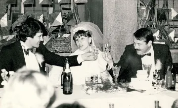 СНИМКИ: Известни хора кръстосват съдбите си след венчавки и кръщенета