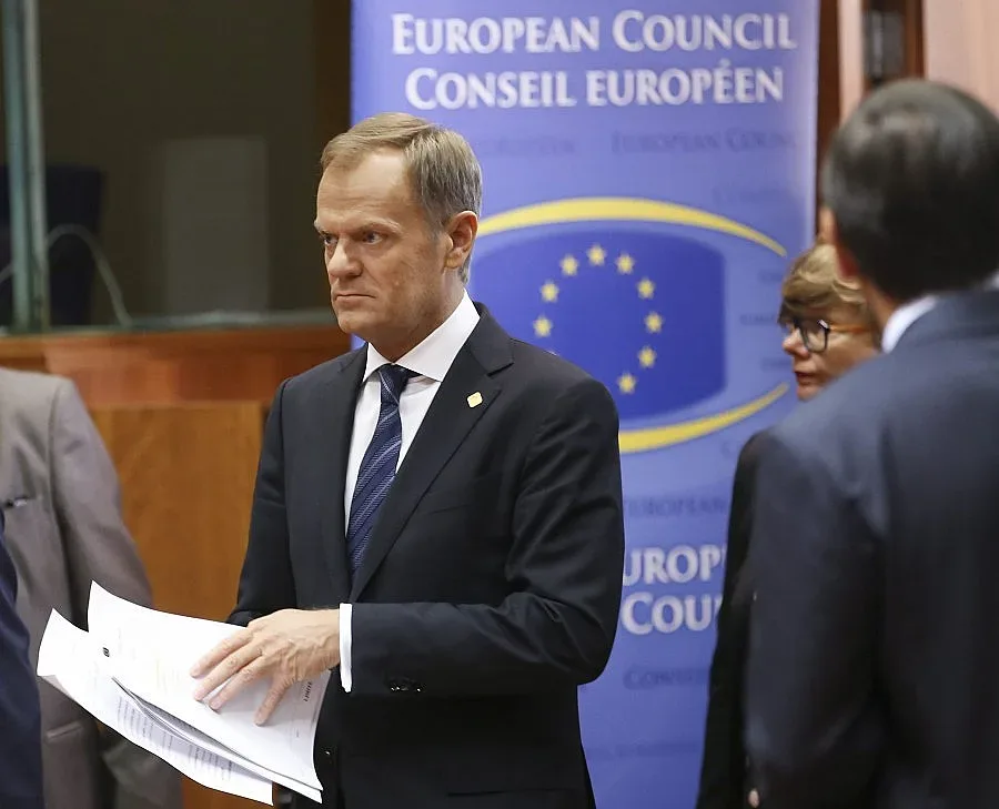 Правителството на Полша оцеля след вот на недоверие