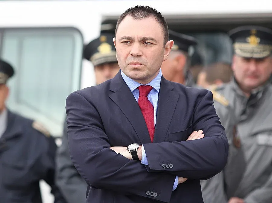 Светлозар Лазаров награди двама полицаи от полицейския участък в Перперек