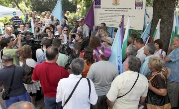 Строителни работници блокираха пътя София - Варна