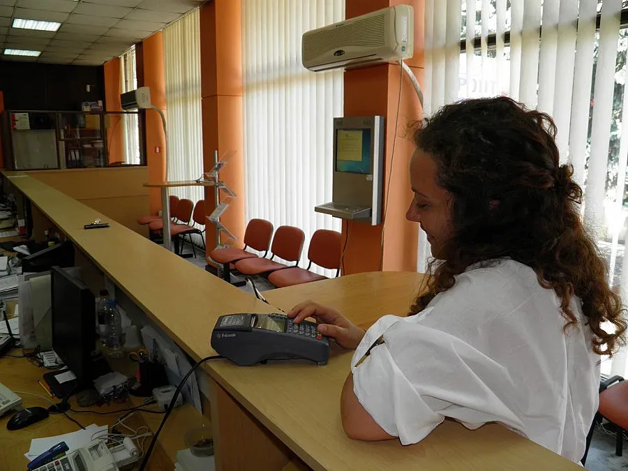 Плащат данъци с банкова карта в Разлог