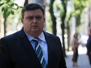 Арести и проверка в КТБ, подготвя се призоваване на Василев