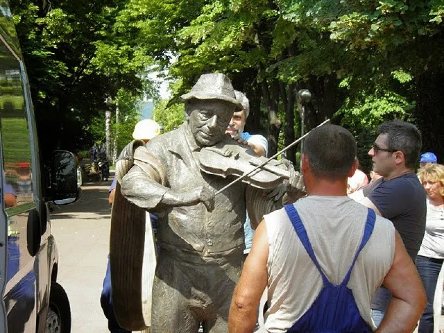 Мутафчиев в Шумен за паметника на Тодор Колев