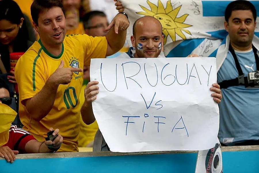 ФИФА отхвърли жалбите на Уругвай и Суарес