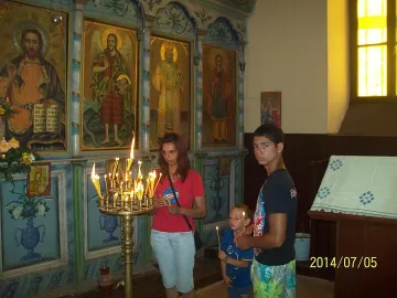 Мадони целуват паметника на Майстора