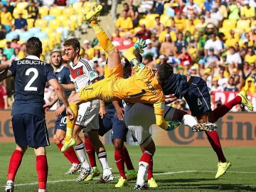 Лорис подписа нов договор с Тотнъм