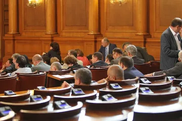 Парламентът подобри защитата на потребители на "бързи кредити"