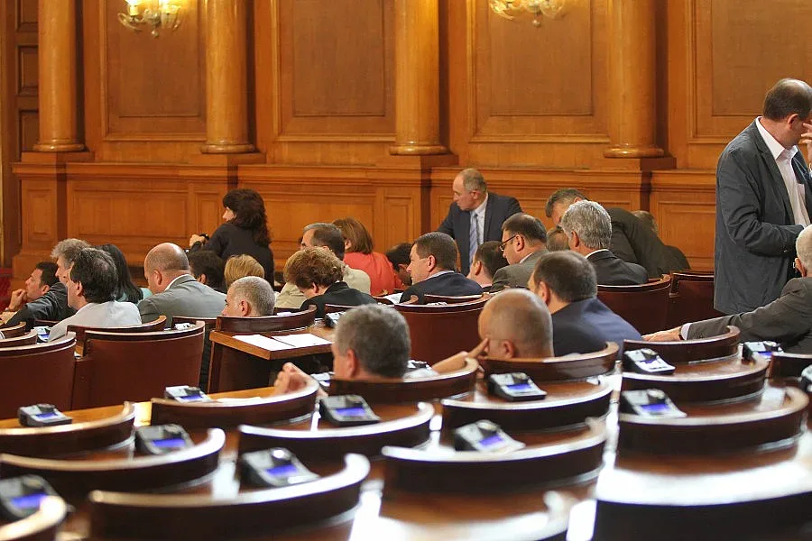 Парламентът подобри защитата на потребители на "бързи кредити"