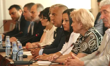 ГЕРБ: Блокирани са средствата за земеделците